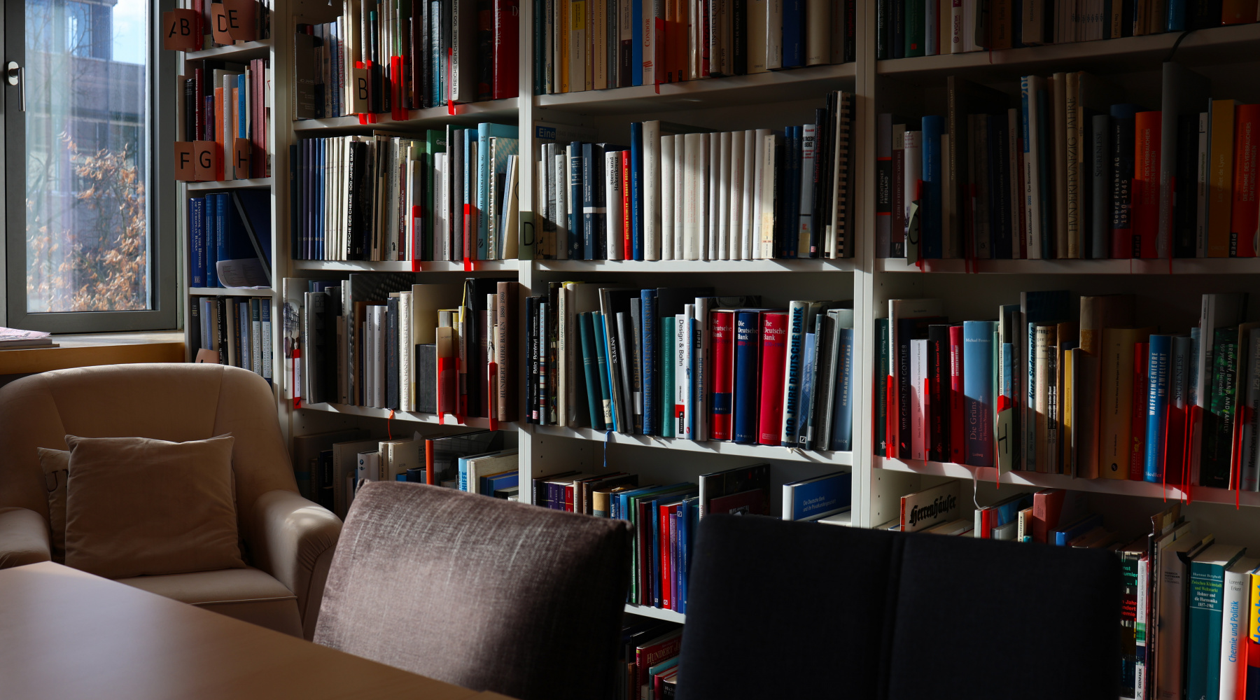 /images/8/Bibliothek der GUG